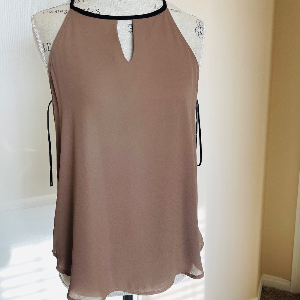 Ro & De Keyhole Sleeveless Blouse